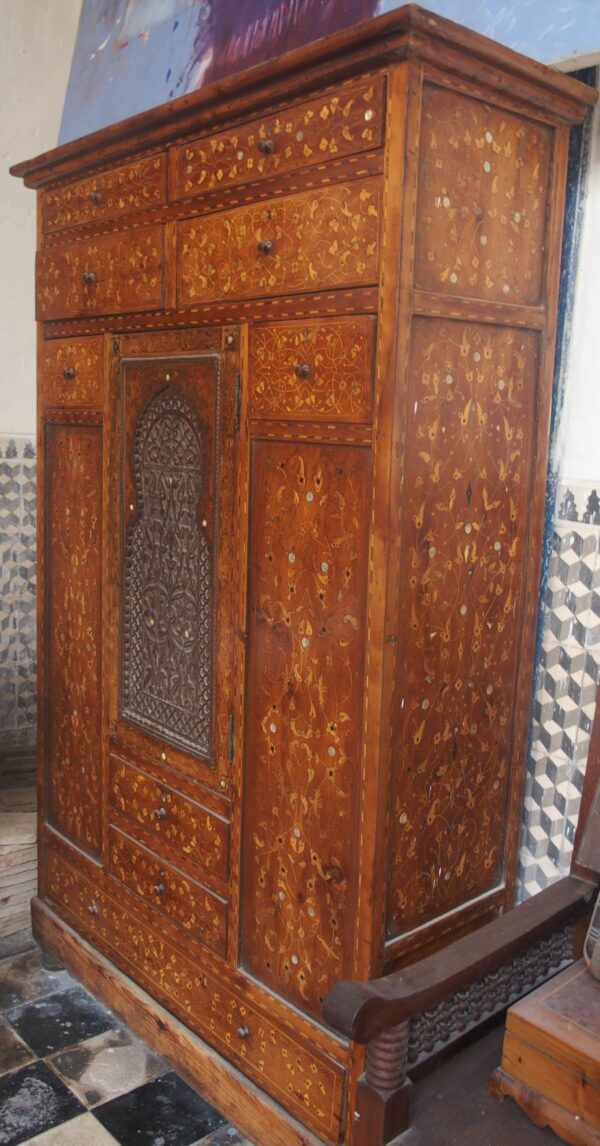 Credenza in Thuya